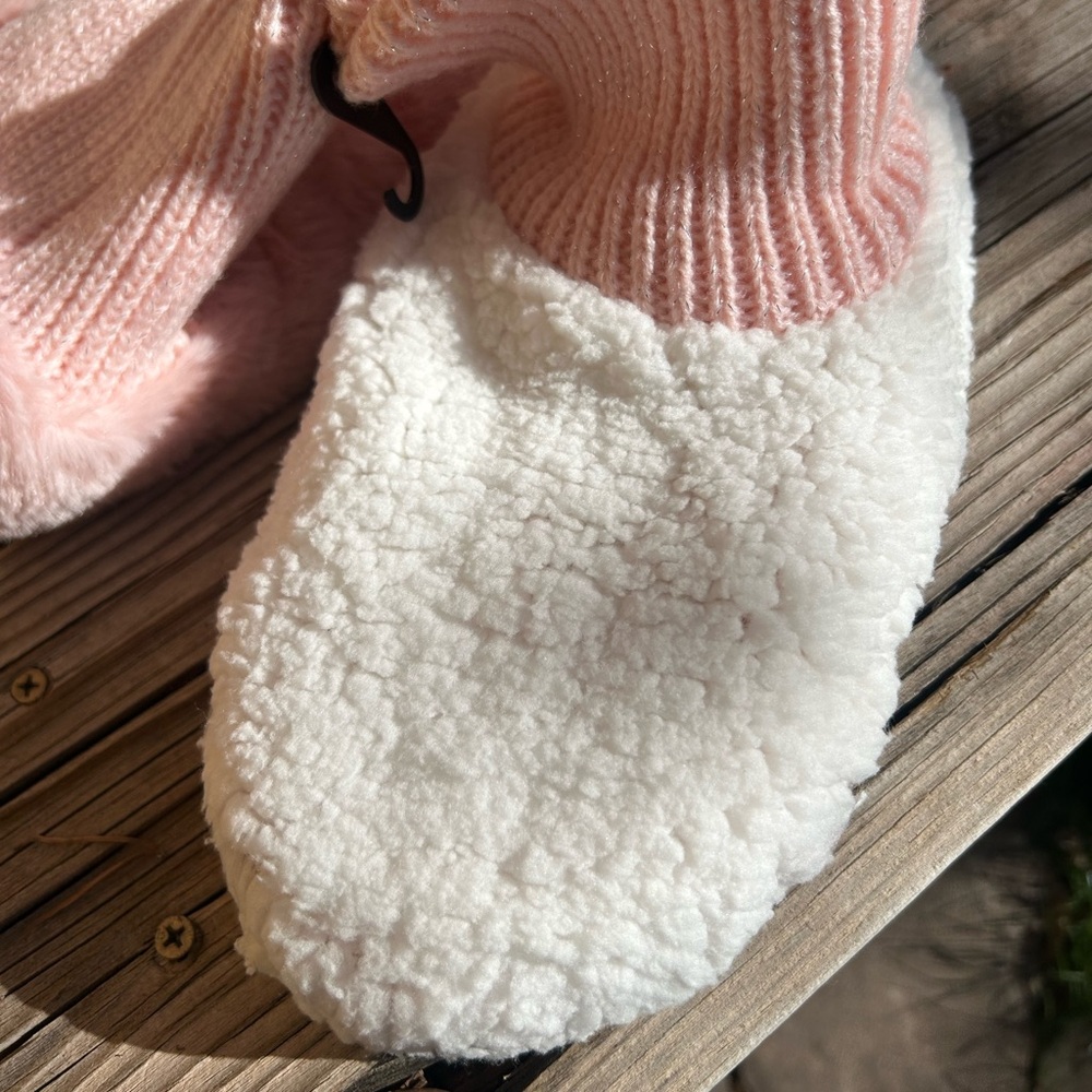 Plush Faux Fur Cozy Cream Knit Women's Slippers NWT Size S/M - Picture 3 of 9